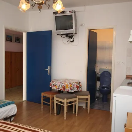 With A Parking Space Seline, Paklenica - 6629 セリネ